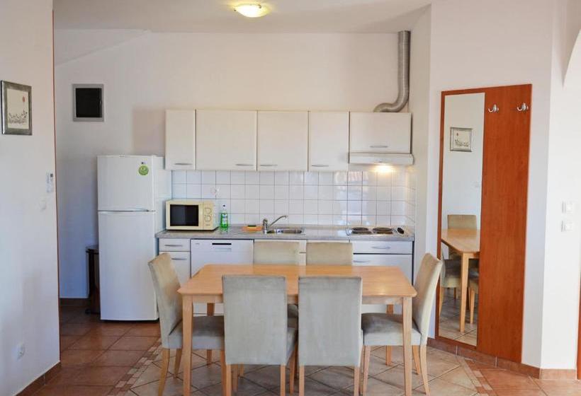 Apartments Pirovcanka