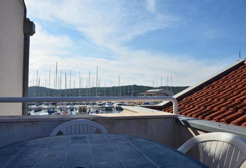 Apartments Pirovcanka