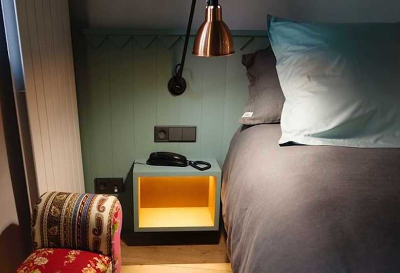 Cal Xixarro  Near Sant Serni Church