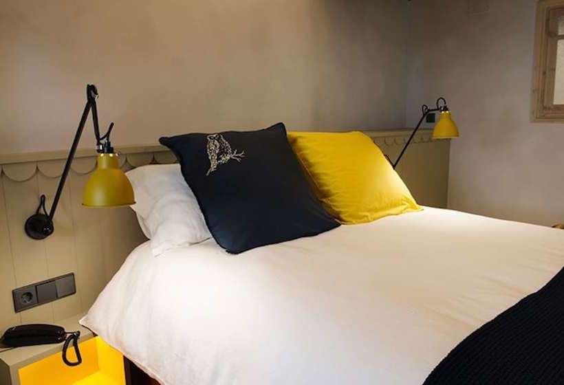 Cal Xixarro  Near Sant Serni Church