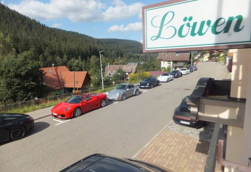 פונדק Gasthof Zum Löwen Enzklösterle