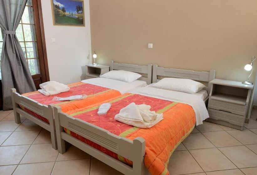 בית מלון כפרי Artemis Apartments