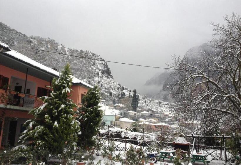 בית מלון כפרי Artemis Apartments