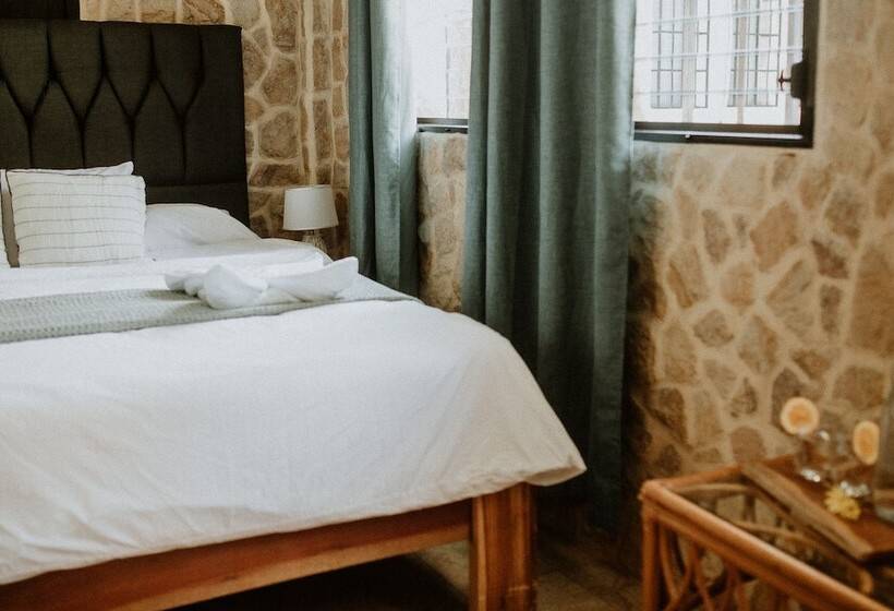 בית מלון כפרי Castillo Tambor Resort & Restaurant