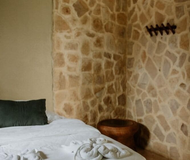 בית מלון כפרי Castillo Tambor Resort & Restaurant