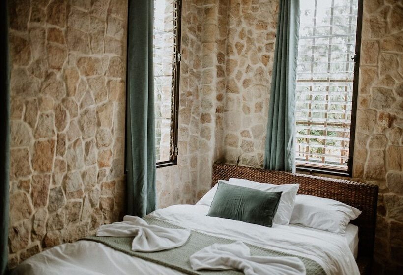 בית מלון כפרי Castillo Tambor Resort & Restaurant