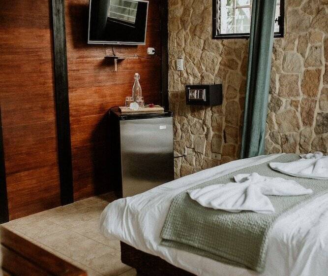 בית מלון כפרי Castillo Tambor Resort & Restaurant