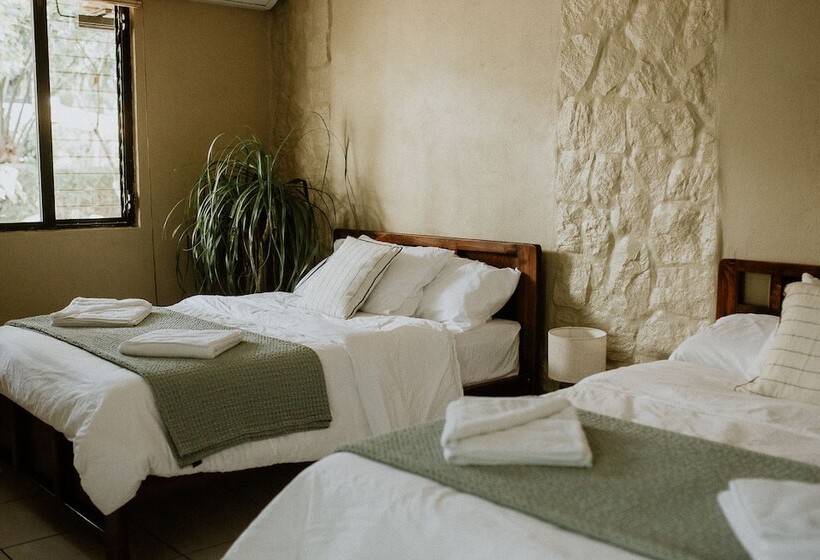 בית מלון כפרי Castillo Tambor Resort & Restaurant