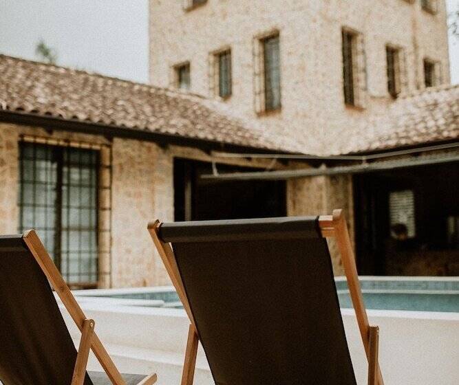 בית מלון כפרי Castillo Tambor Resort & Restaurant