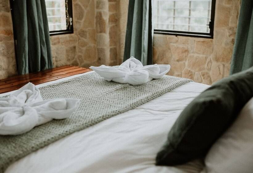 בית מלון כפרי Castillo Tambor Resort & Restaurant