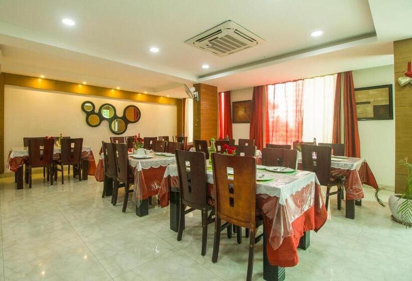 فندق Collection O Govinda Sai