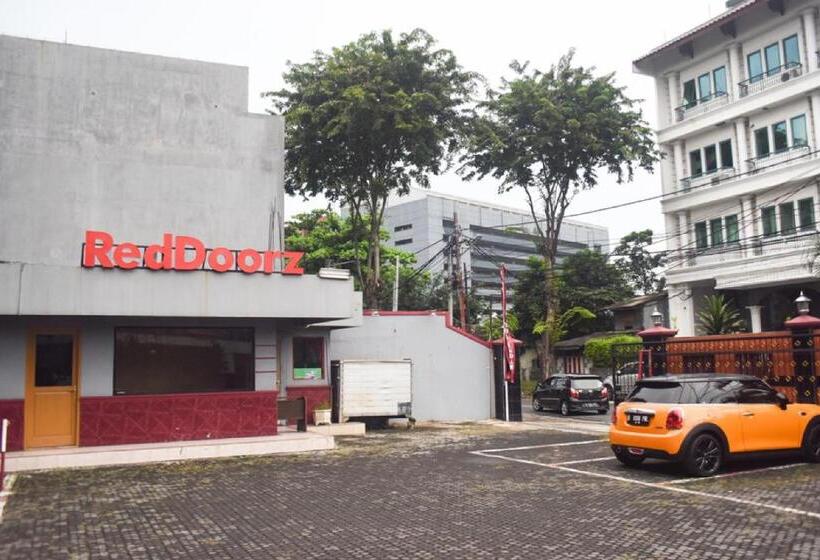 ホテル Reddoorz Plus Near Rscm Jakarta