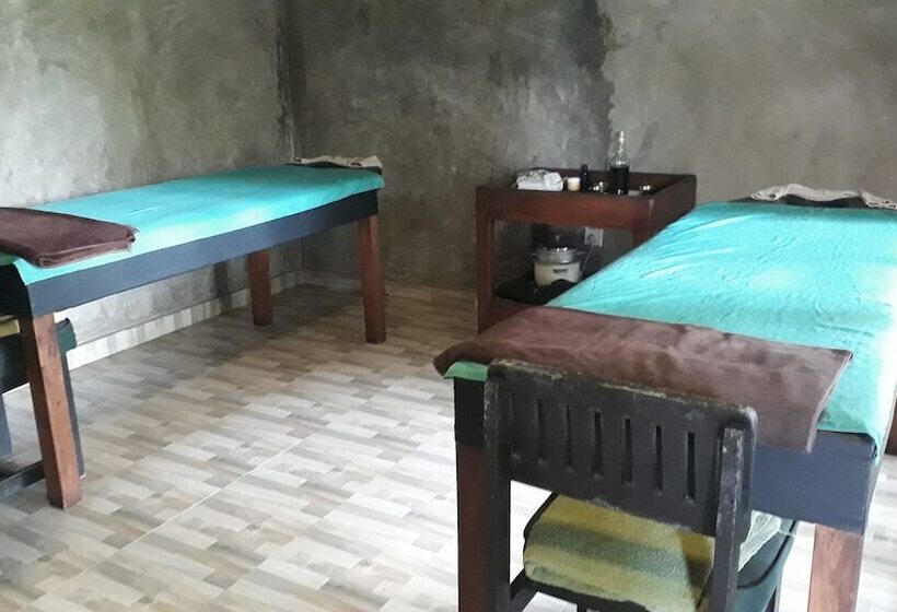 Isiwara Paura Ayurvedic Lodge