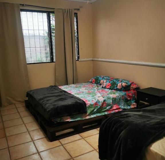 پانسیون Casa Makiki