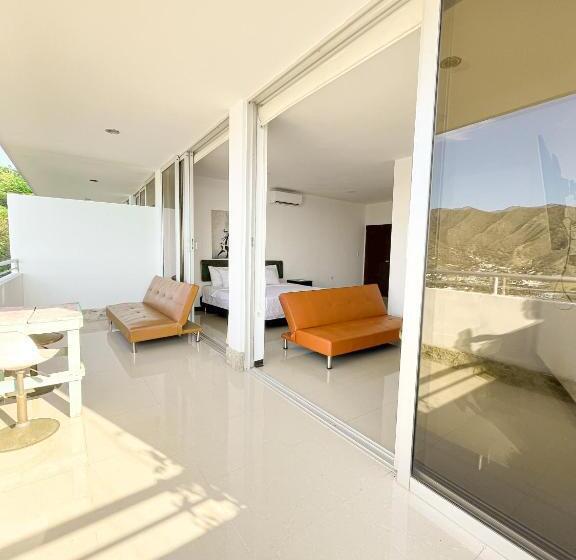 هاستل Tnt Mirador