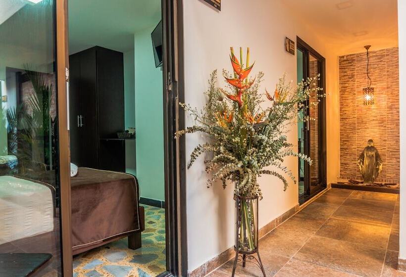 هتل Alamos Del Parque