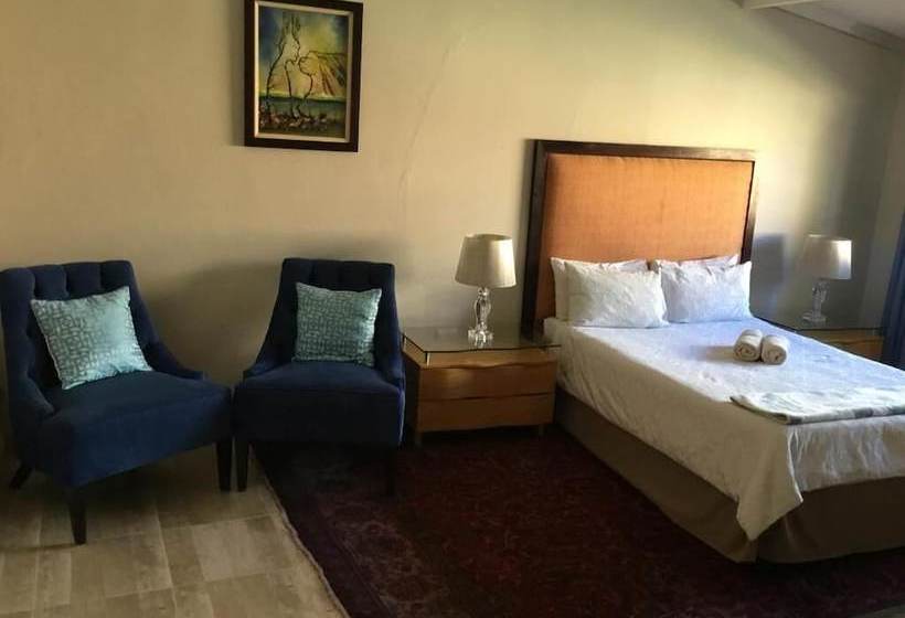 Отель At The Rocks Country Estate