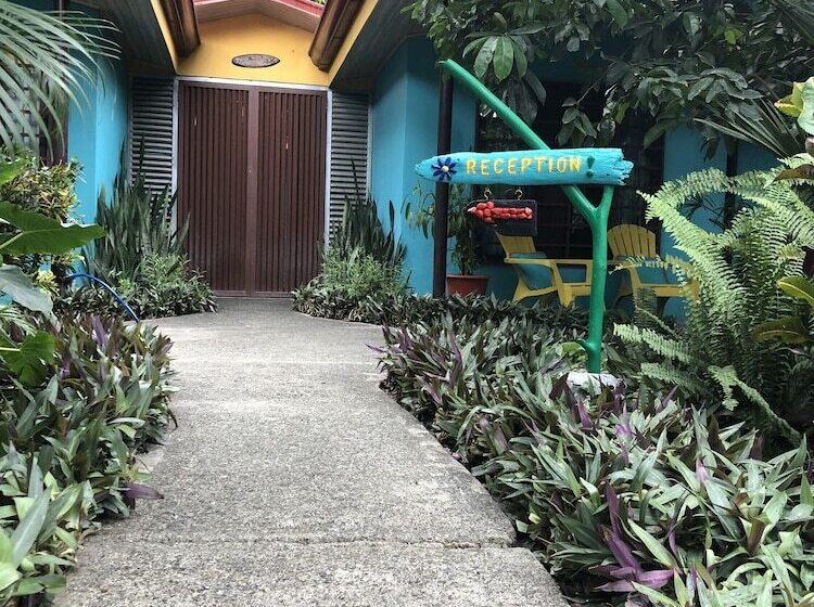 هتل Cabinas D’val