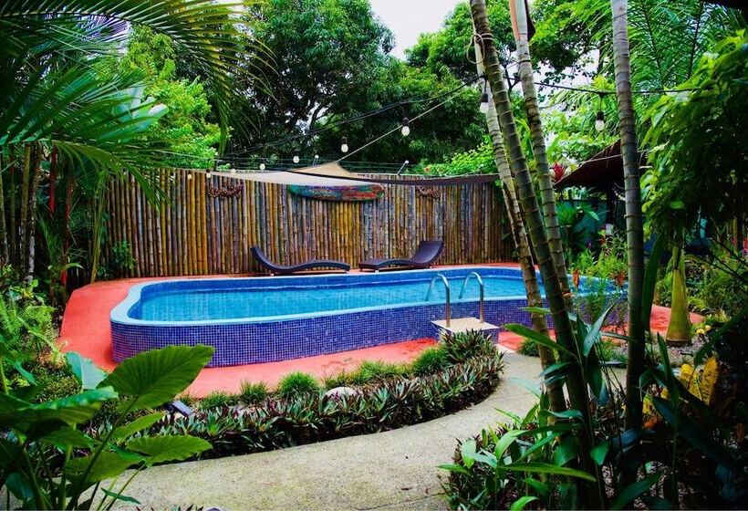 هتل Cabinas D’val