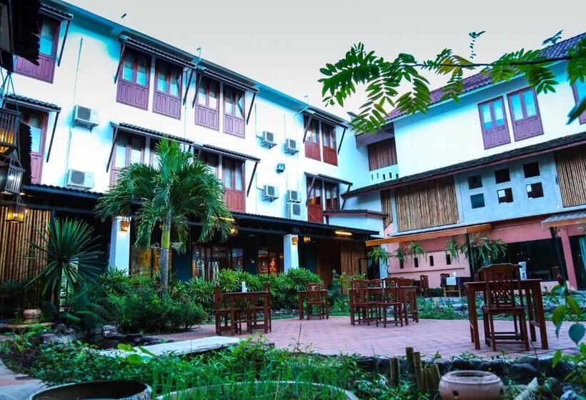 فندق Charming Lao