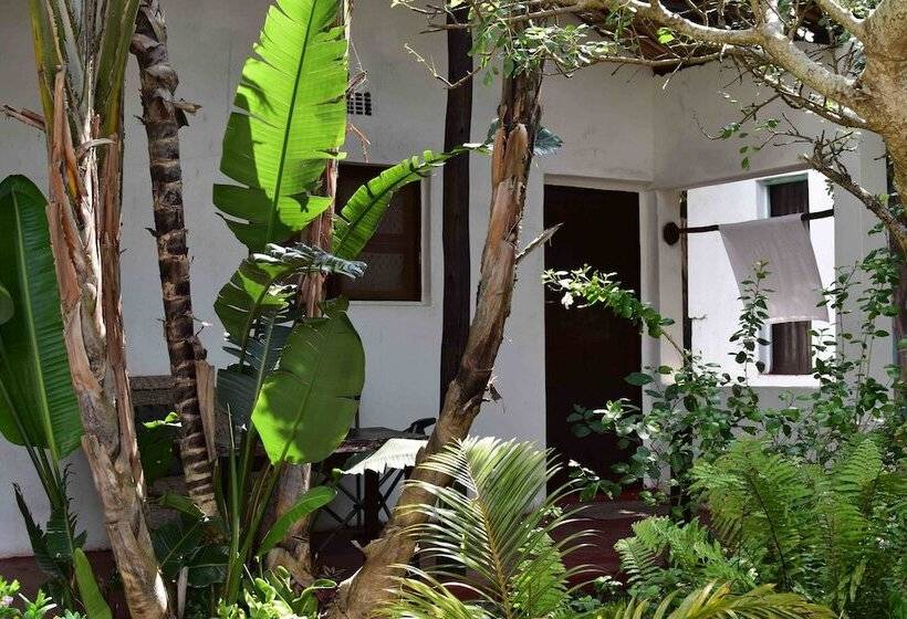 فندق Gamboozini Lodge