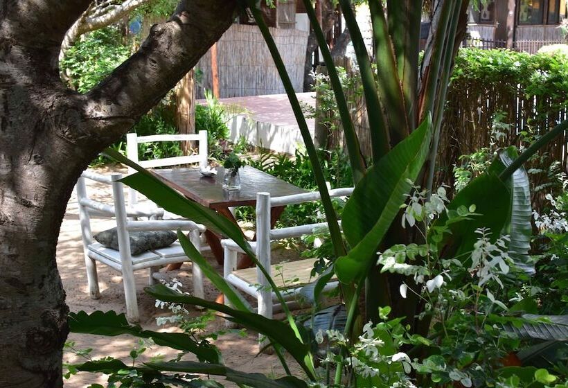 فندق Gamboozini Lodge