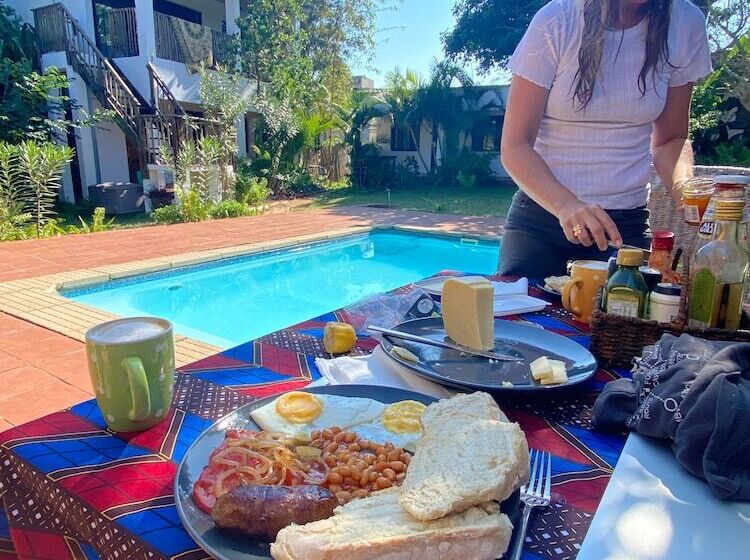 ホテル Gamboozini Lodge