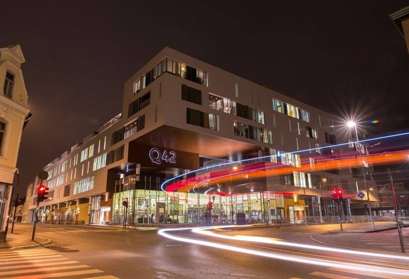 فندق Q42