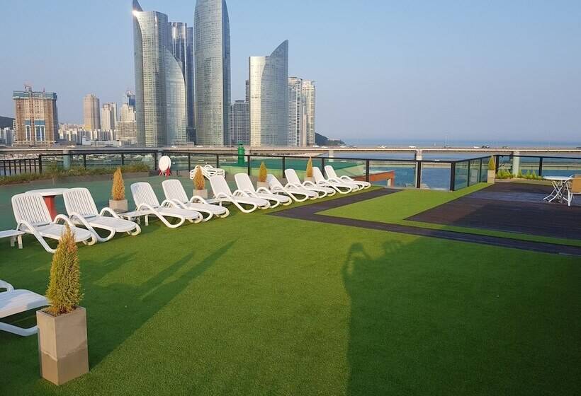 The Blue Guesthouse   Hostel