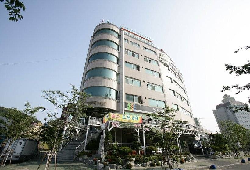 The Blue Guesthouse   Hostel