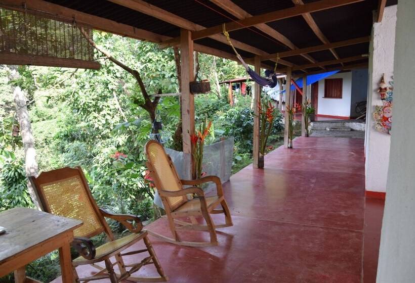 פונדק Finca San Rafael   Cafe Y Cacao