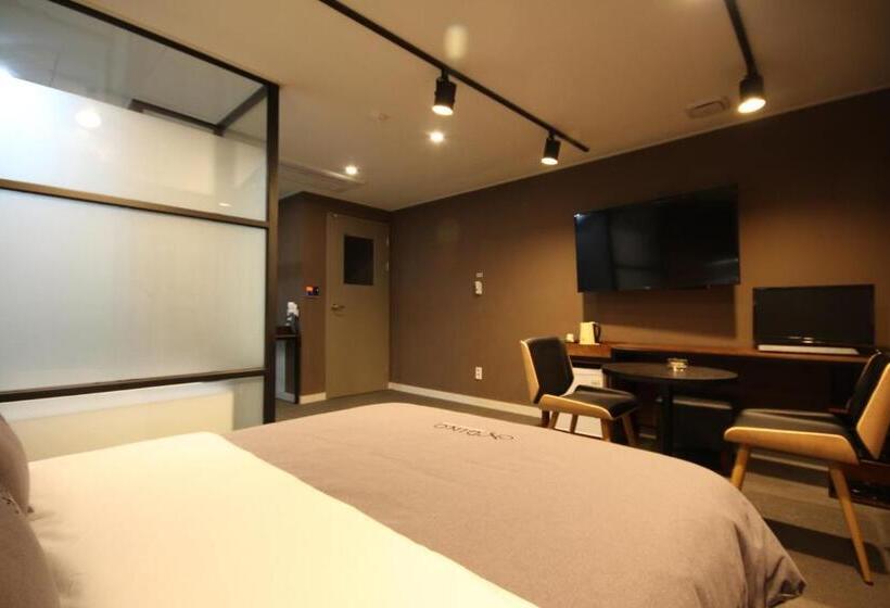 هتل Busan Station Dino