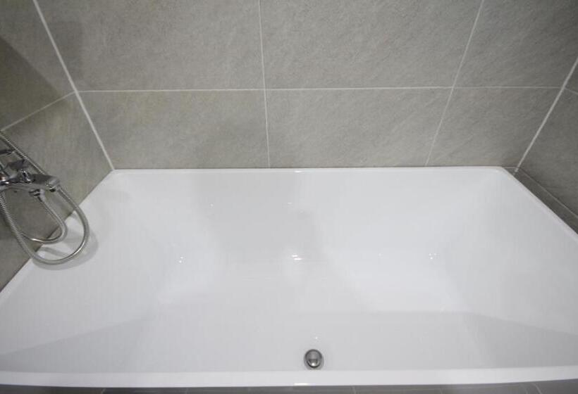 هتل Busan Station Dino