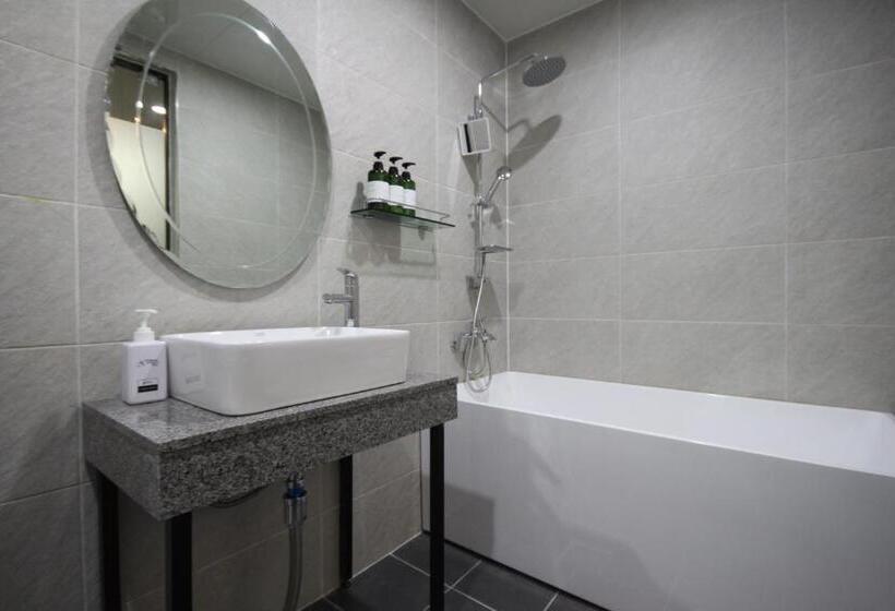 هتل Busan Station Dino