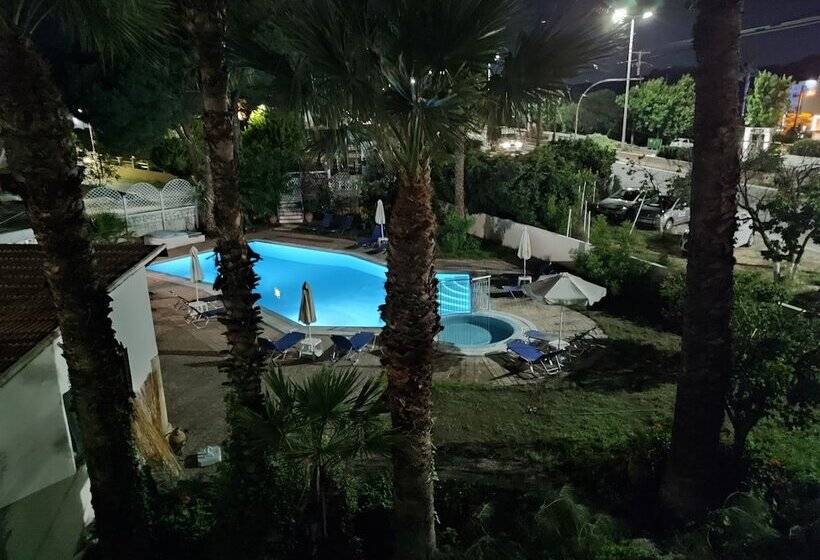 酒店 Dolphin Apartments