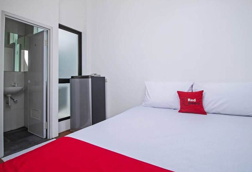 ホテル Reddoorz Plus Near Plaza Indonesia