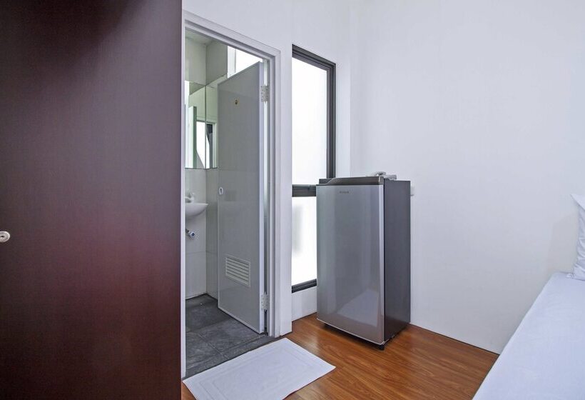 בית מלון כפרי Reddoorz Plus Near Plaza Indonesia