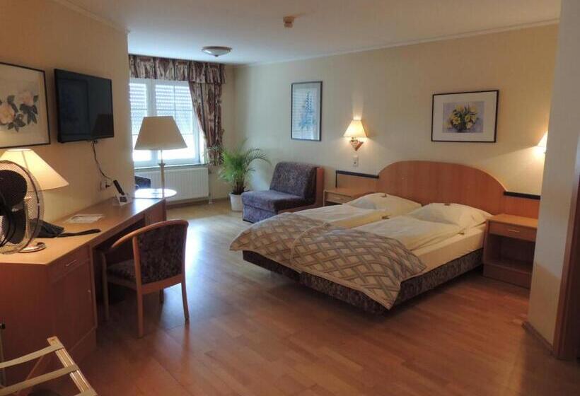 هتل Restaurant Zum Onkel Jonathan