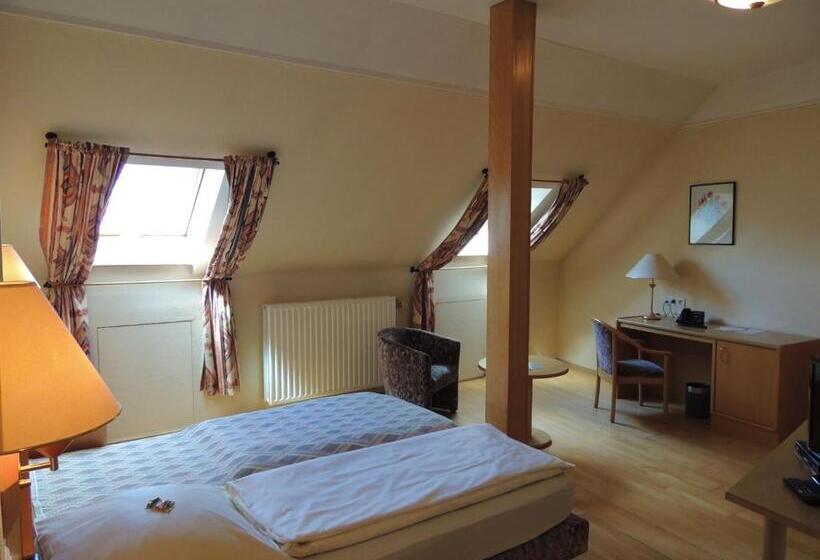 هتل Restaurant Zum Onkel Jonathan