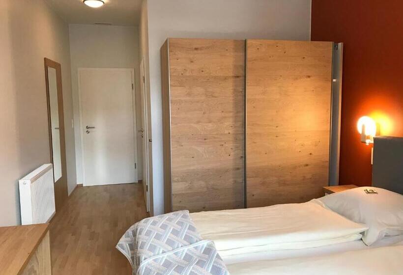 هتل Restaurant Zum Onkel Jonathan