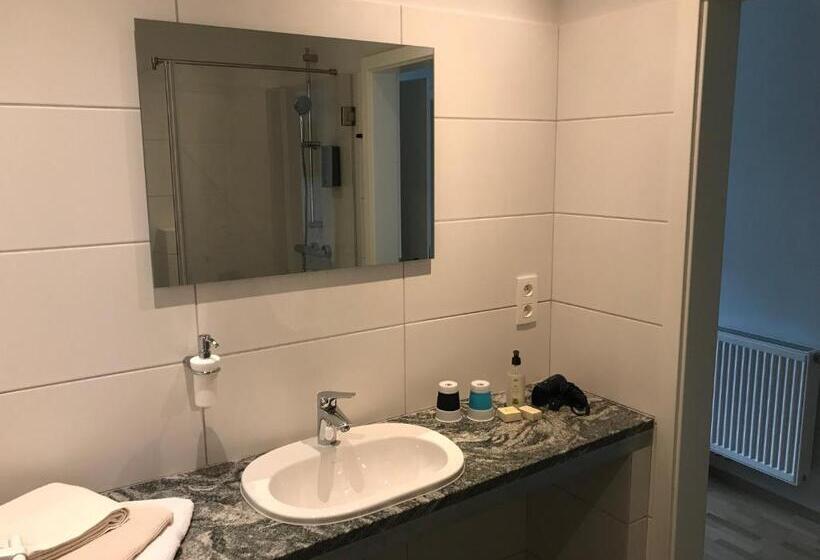 هتل Restaurant Zum Onkel Jonathan