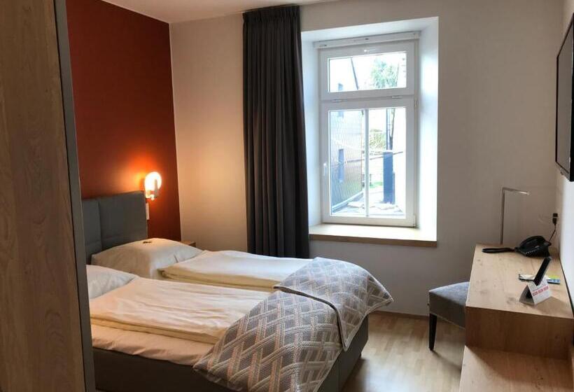 هتل Restaurant Zum Onkel Jonathan