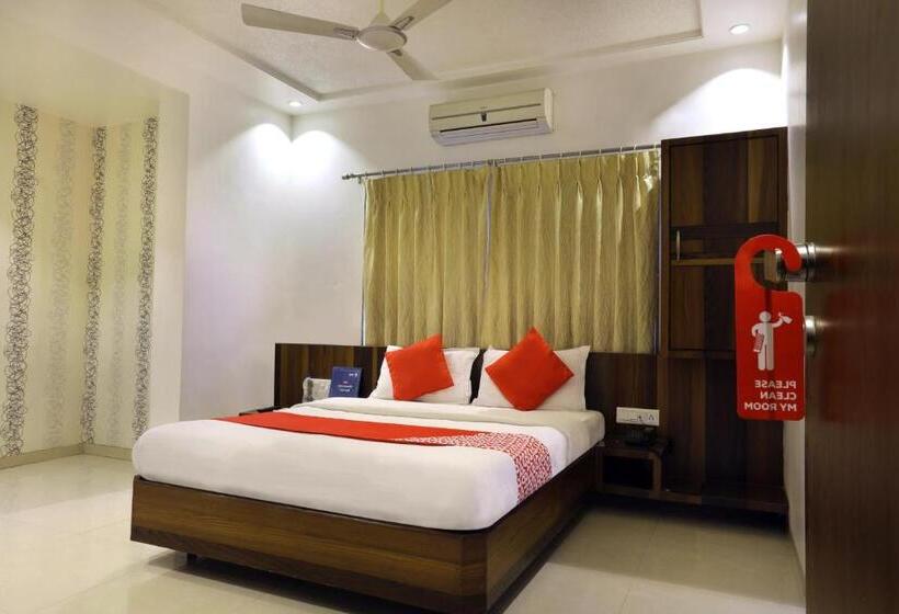 فندق Collection O Satyan Inn