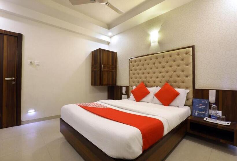 فندق Collection O Satyan Inn