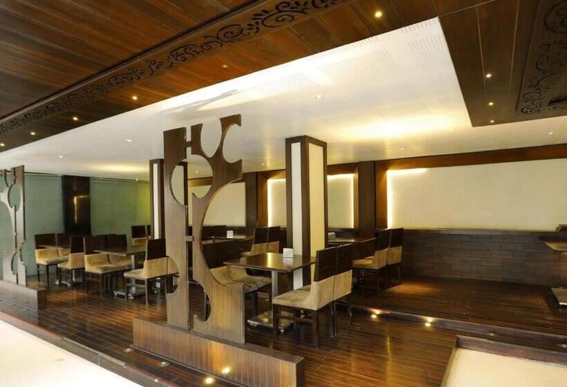 فندق Collection O Satyan Inn