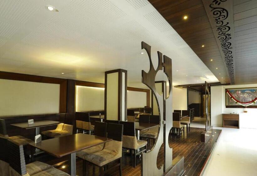 فندق Collection O Satyan Inn