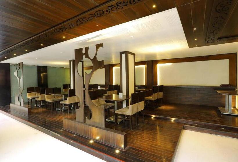 فندق Collection O Satyan Inn