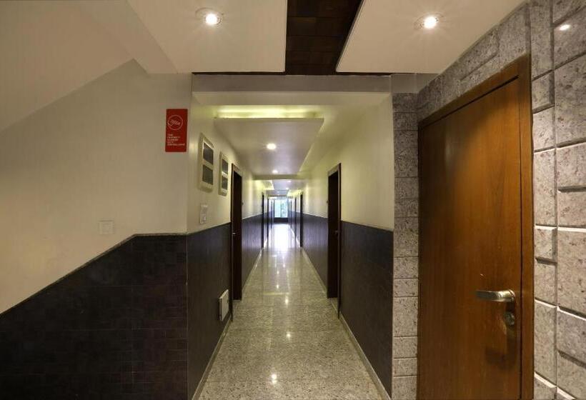 فندق Collection O Satyan Inn
