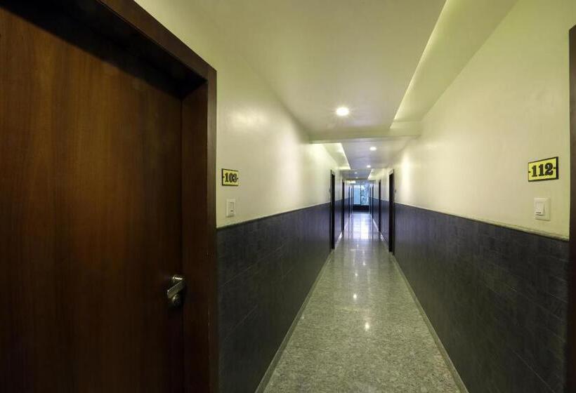 فندق Collection O Satyan Inn