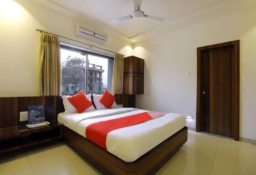 فندق Collection O Satyan Inn